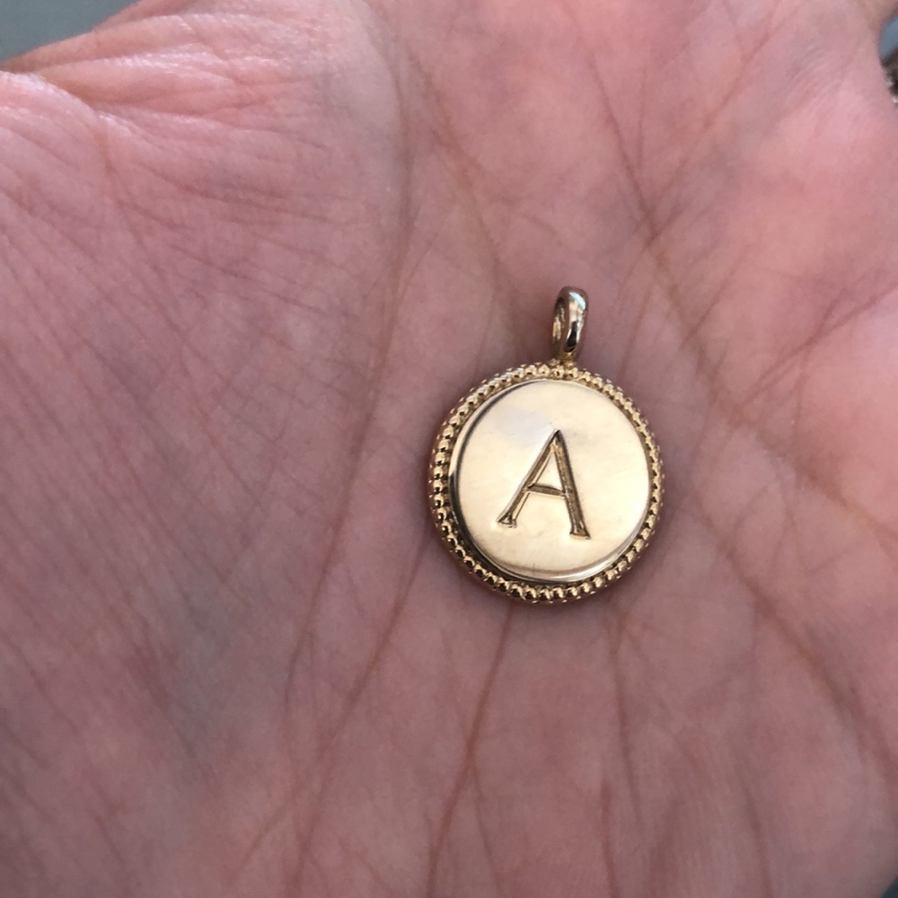 Amelia Rose "A" ROUND CHARM GOLD - Picture 4 of 6